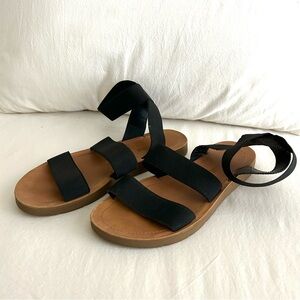 Cushionaire Black Sandals Size 7.5